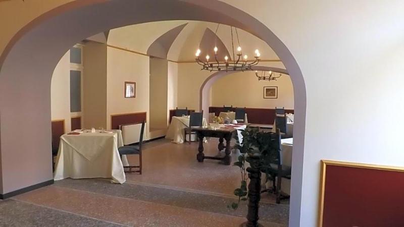 Relais Real Collegio image