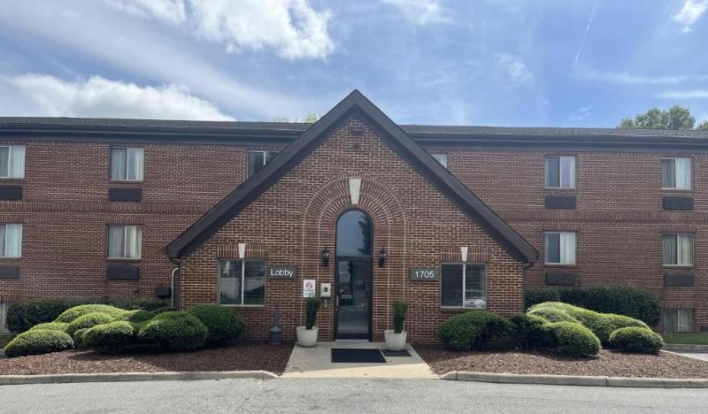 Hometowne Studios & Suites Greensboro image