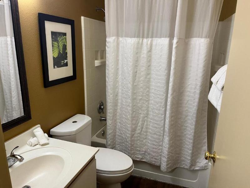 Hometowne Studios & Suites Greensboro image