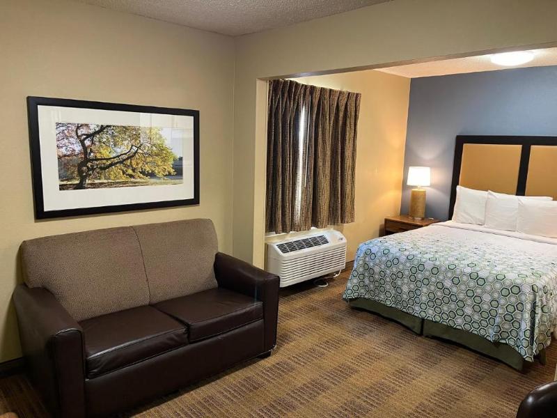 Hometowne Studios & Suites Greensboro image