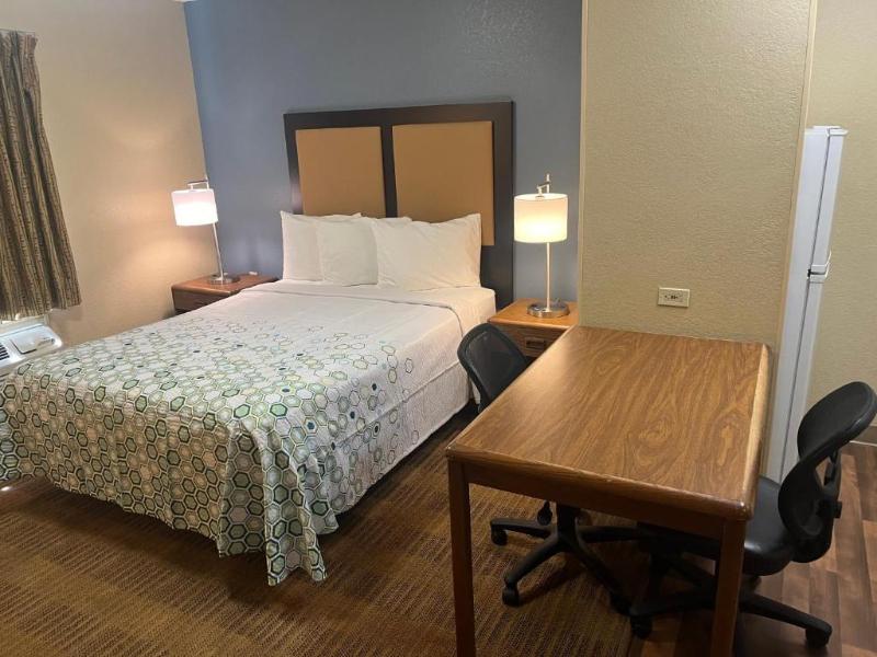 Hometowne Studios & Suites Greensboro image
