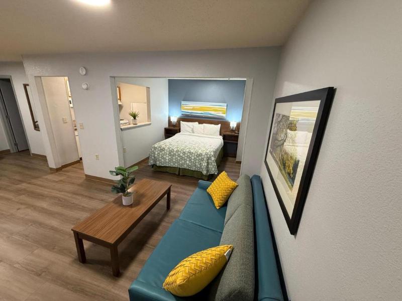 Hometowne Studios & Suites Greensboro image