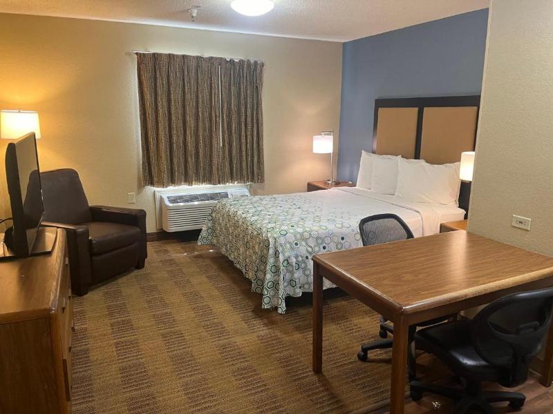 Hometowne Studios & Suites Greensboro image