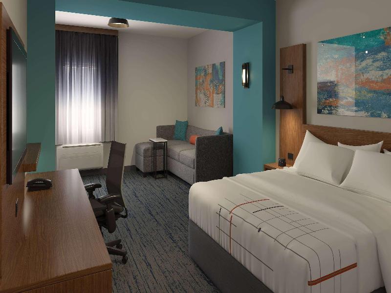 La Quinta Inn & Suites San Antonio At The Rim image