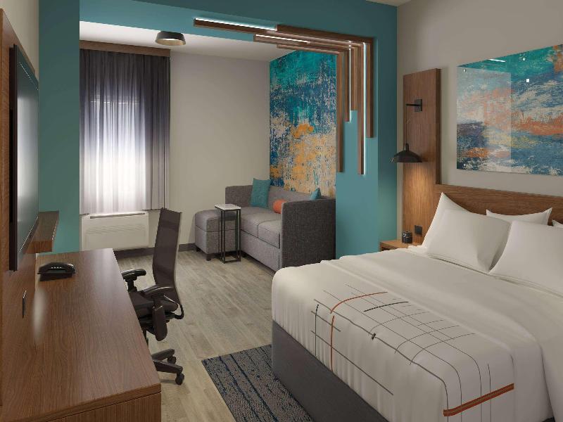 La Quinta Inn & Suites San Antonio At The Rim image