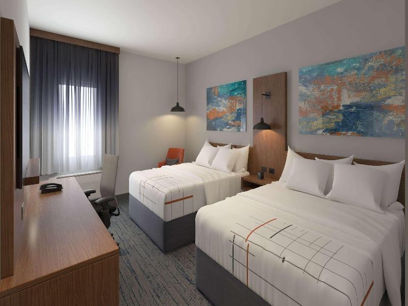 La Quinta Inn & Suites San Antonio At The Rim image