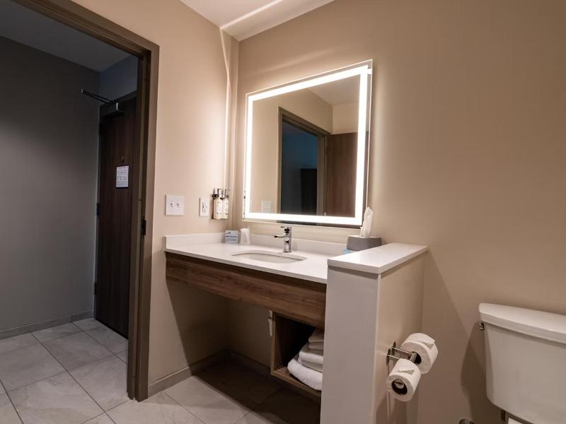Holiday Inn Express & Suites Murfreesboro West IHG image