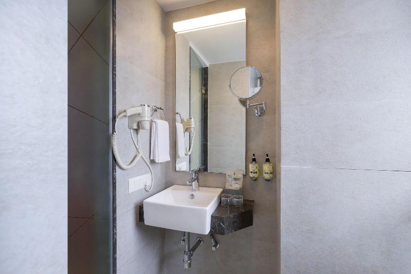 Lemon Tree Hotel Kalina Mumbai image