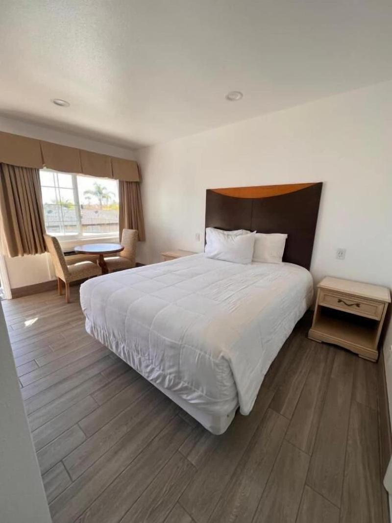 Town And Country Inn image