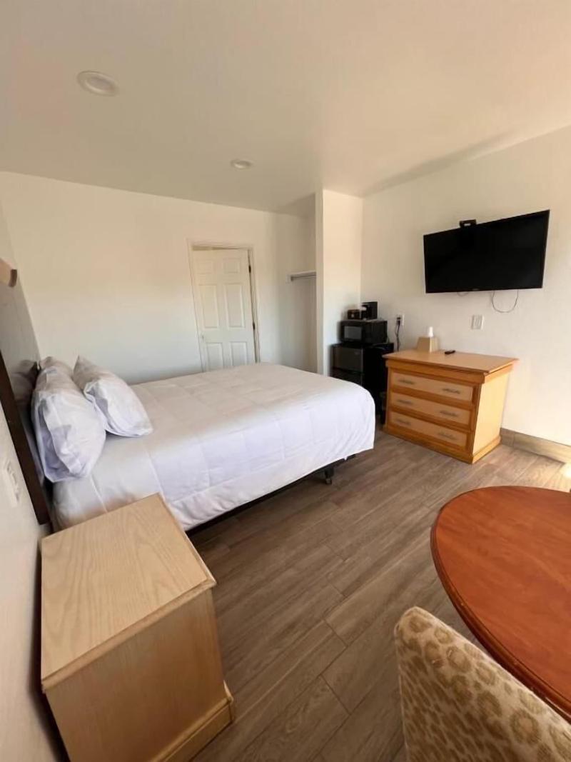 Town And Country Inn image