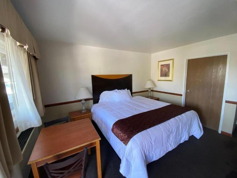 Town And Country Inn image