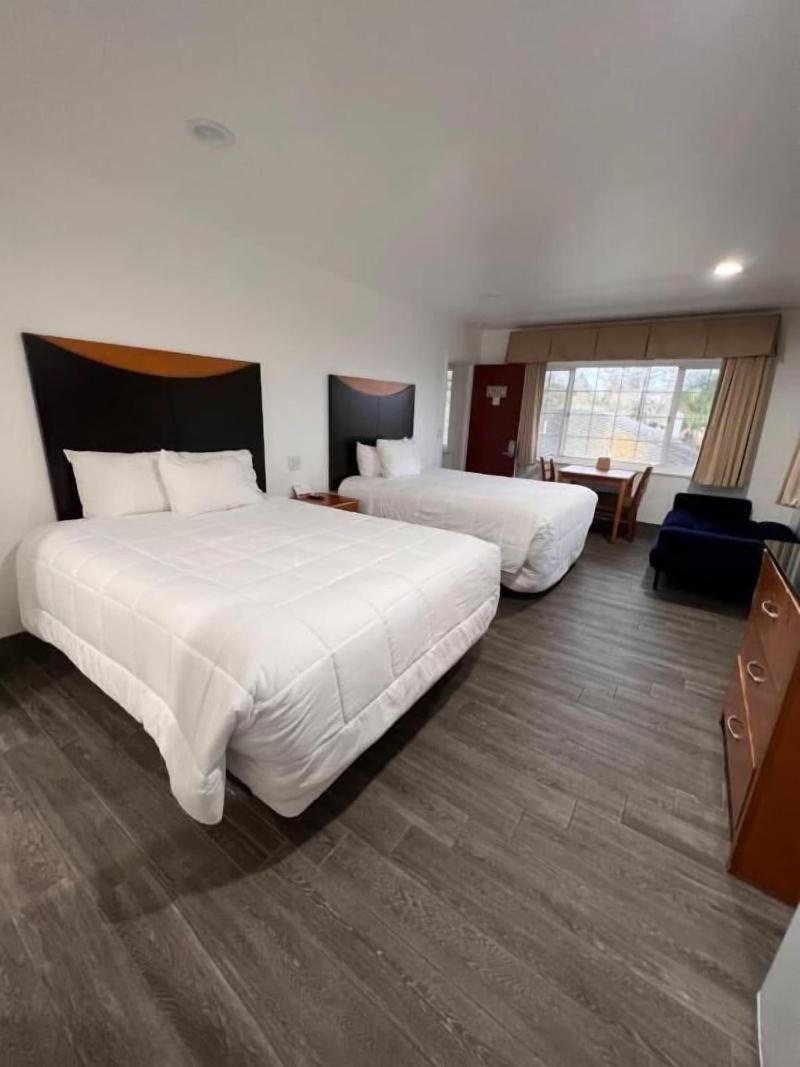 Town And Country Inn image
