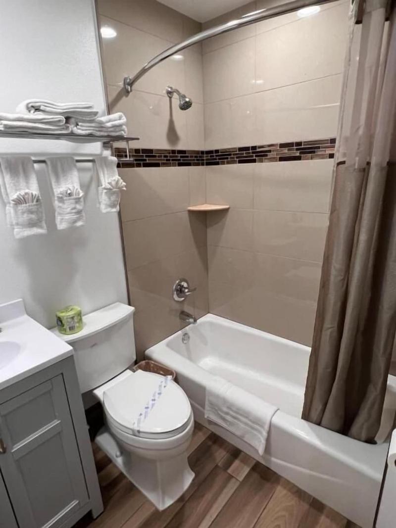 Town And Country Inn image