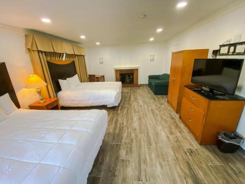 Town And Country Inn image