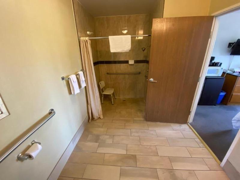 Town And Country Inn image