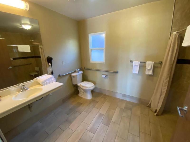 Town And Country Inn image