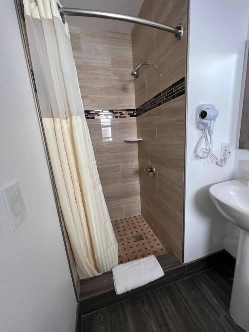 Town And Country Inn image