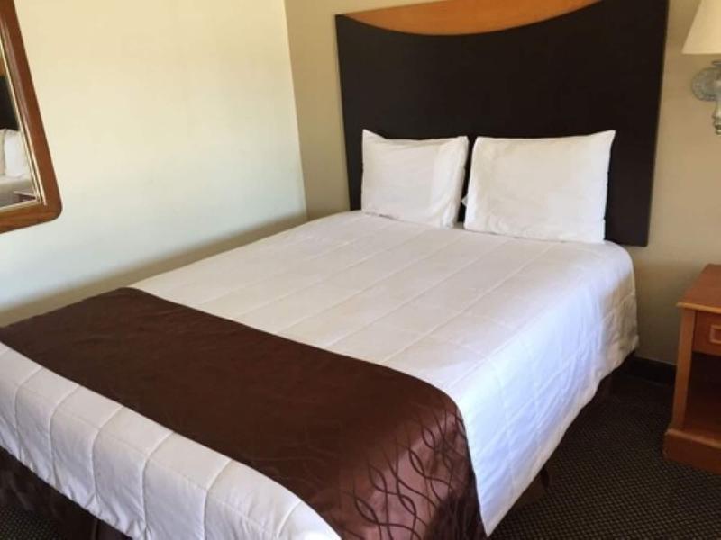 Town And Country Inn image