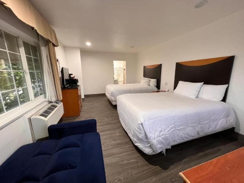 Town And Country Inn image