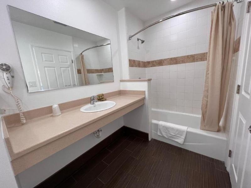 Town And Country Inn image