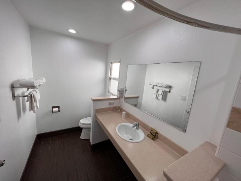 Town And Country Inn image