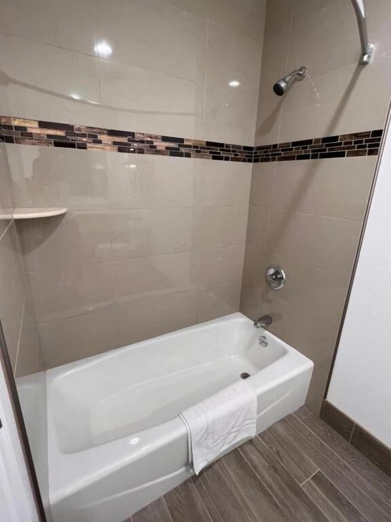 Town And Country Inn image