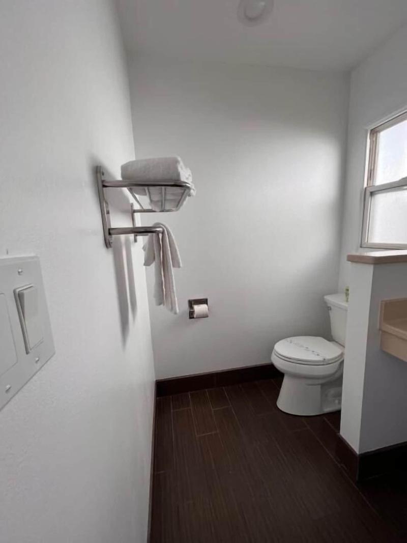 Town And Country Inn image
