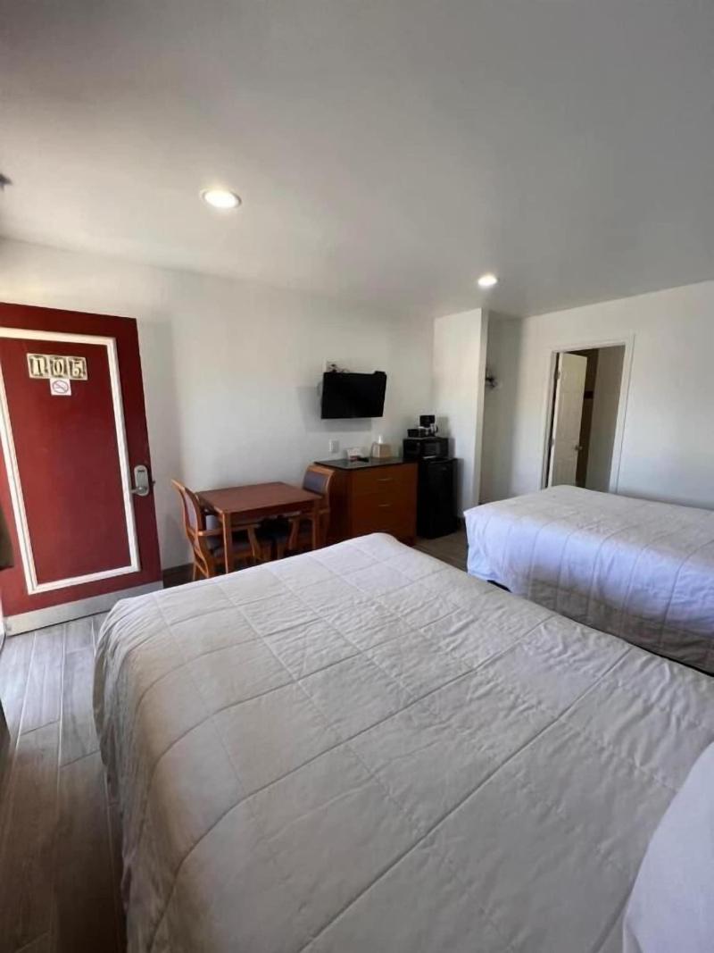 Town And Country Inn image