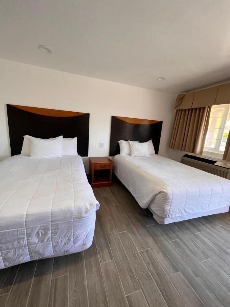 Town And Country Inn image