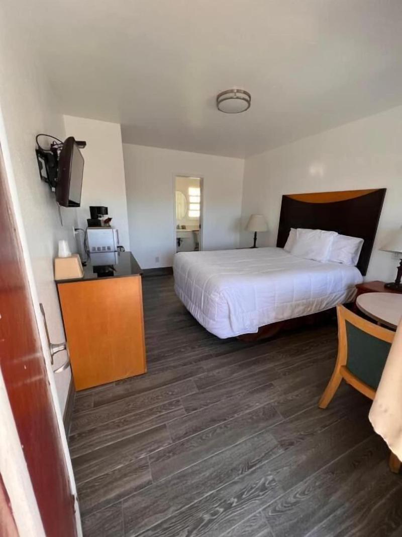 Town And Country Inn image