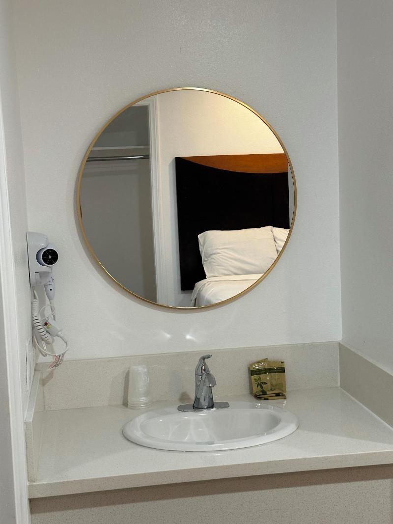 Town And Country Inn image