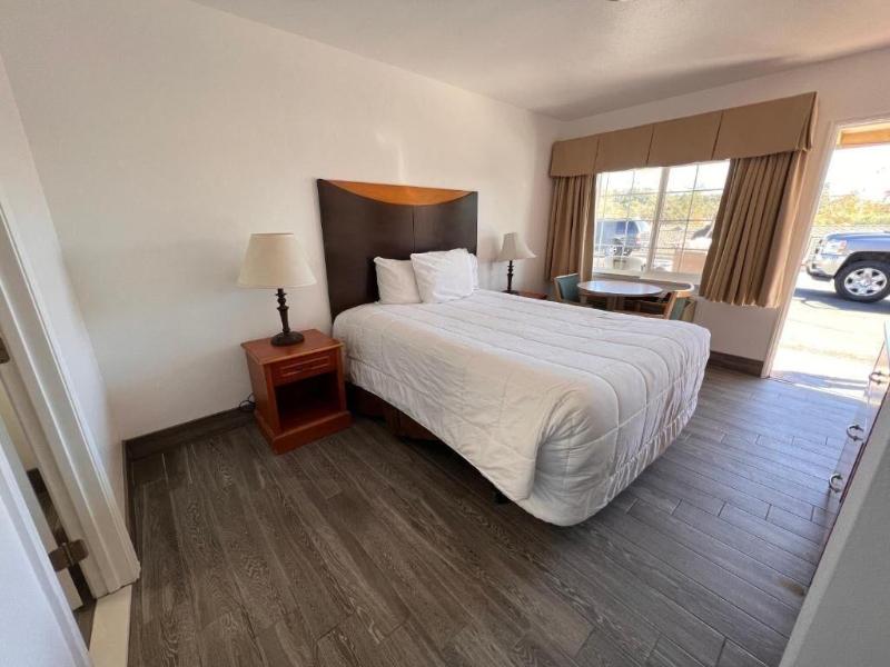 Town And Country Inn image