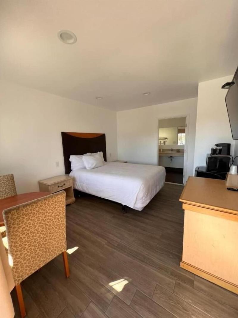 Town And Country Inn image