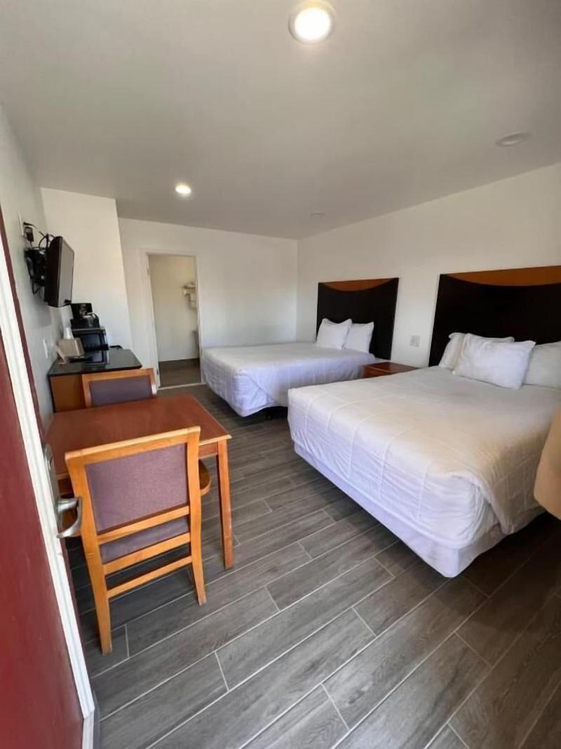 Town And Country Inn image