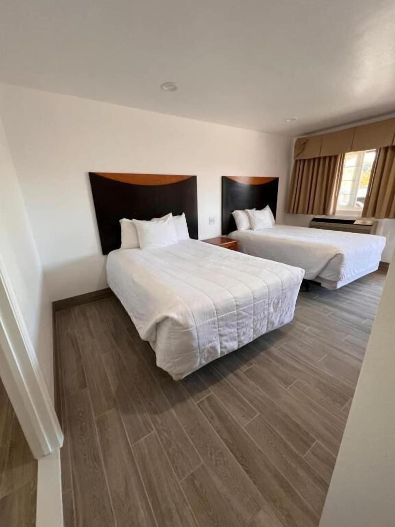 Town And Country Inn image