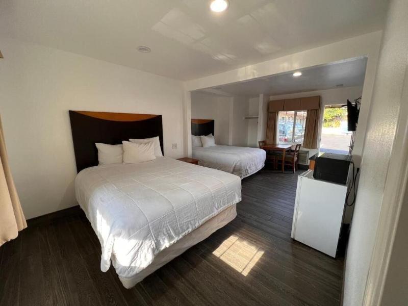 Town And Country Inn image