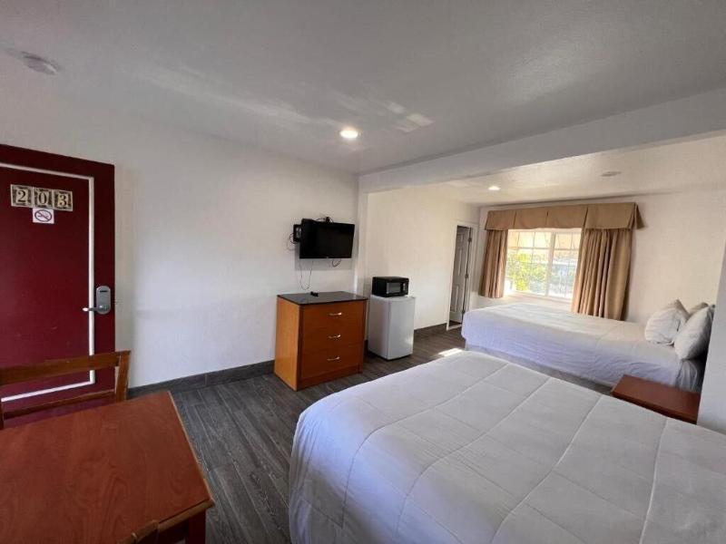 Town And Country Inn image