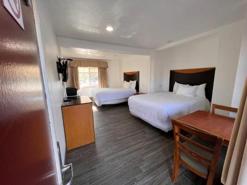 Town And Country Inn image