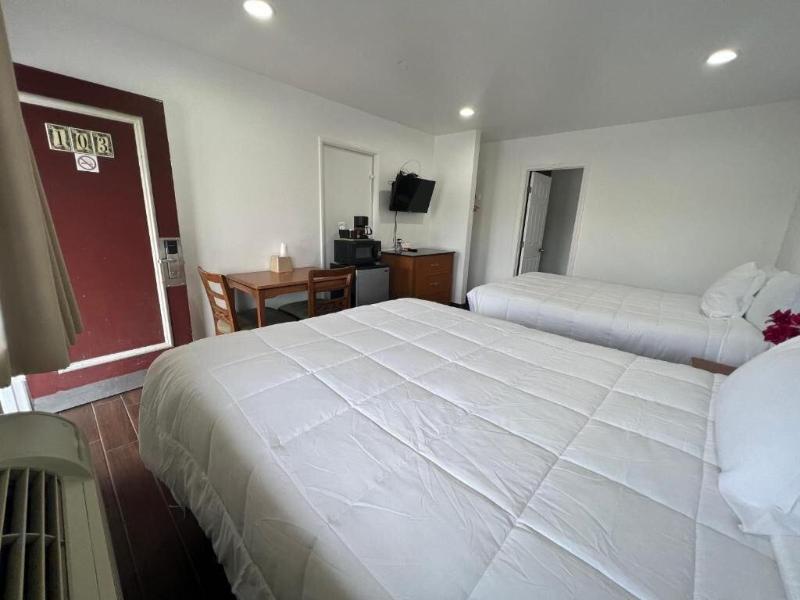 Town And Country Inn image