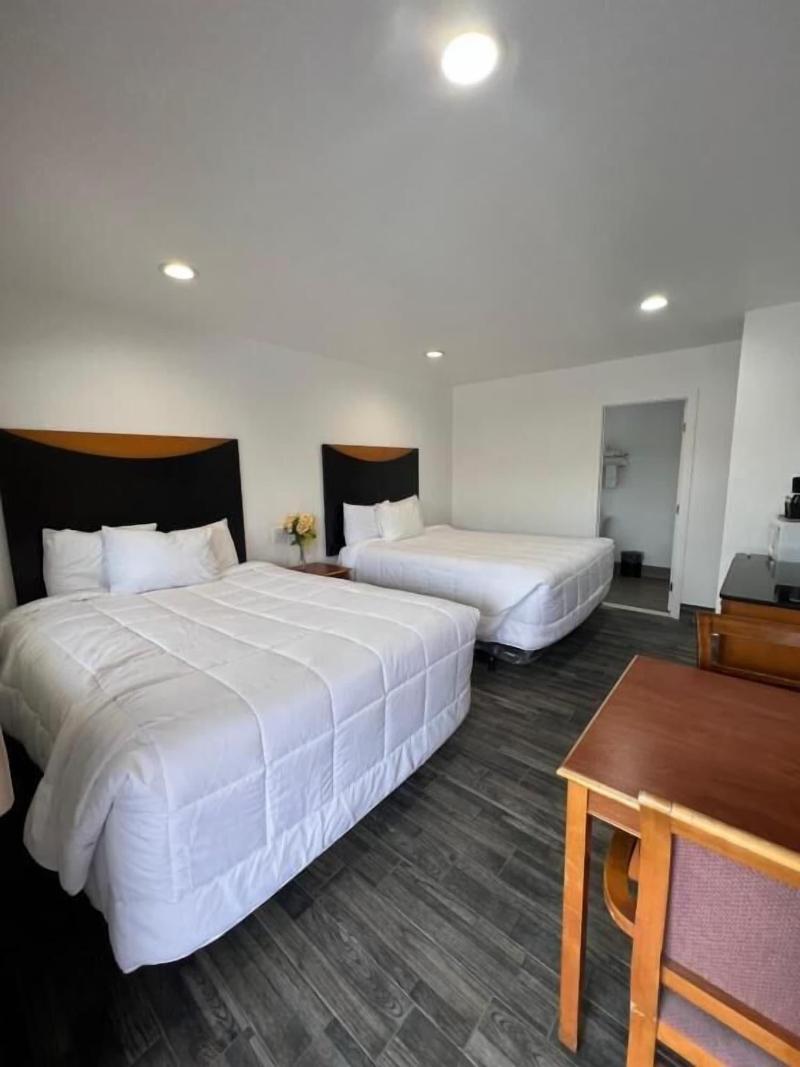 Town And Country Inn image