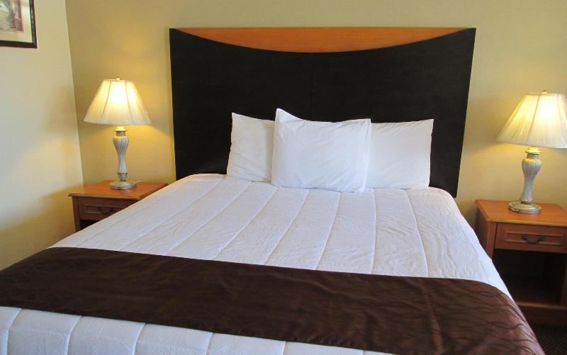 Town And Country Inn image