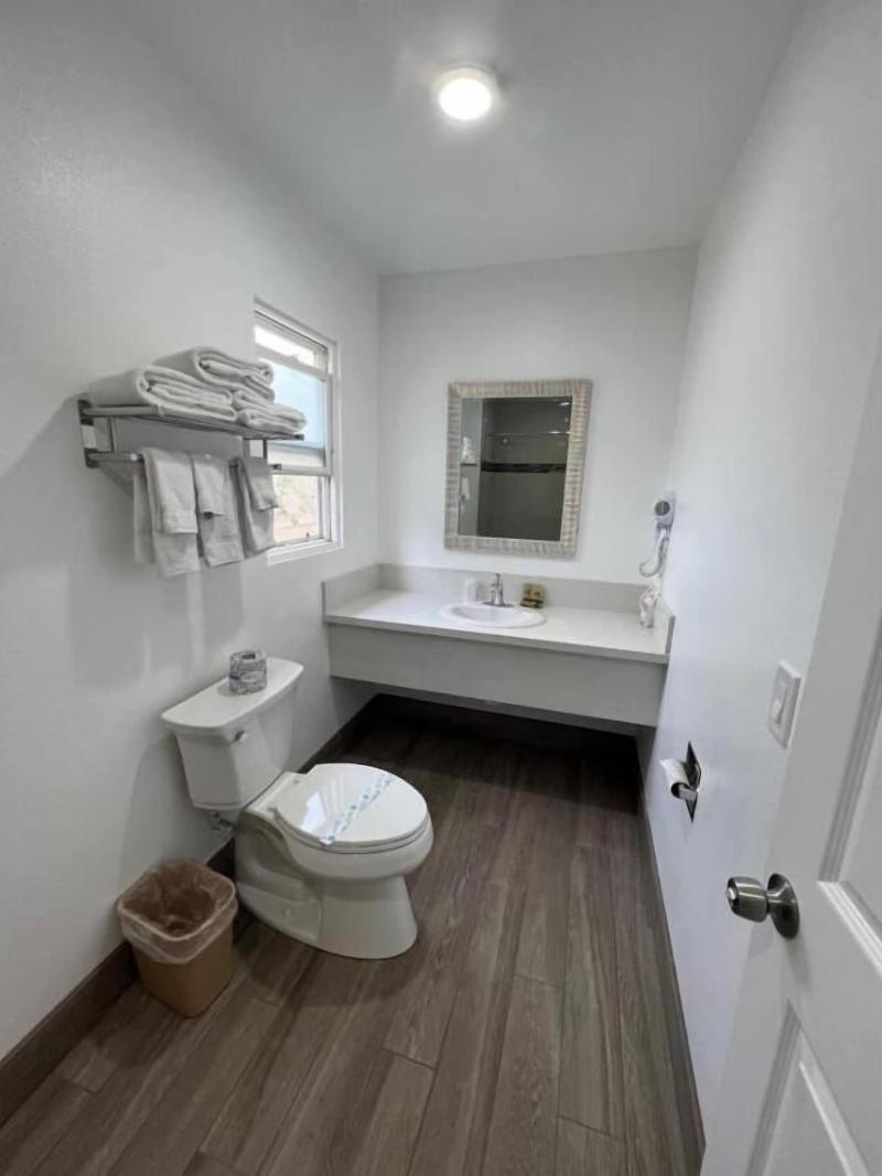 Town And Country Inn image