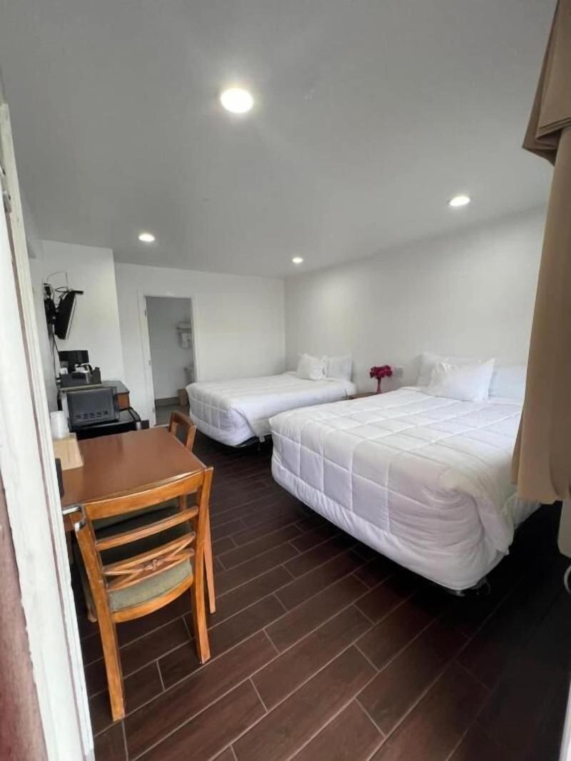 Town And Country Inn image