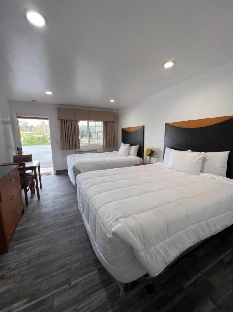 Town And Country Inn image