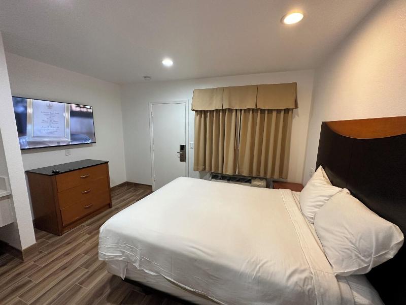 Town And Country Inn image