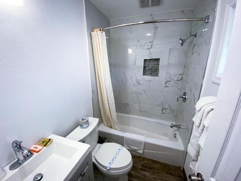 Town And Country Inn image