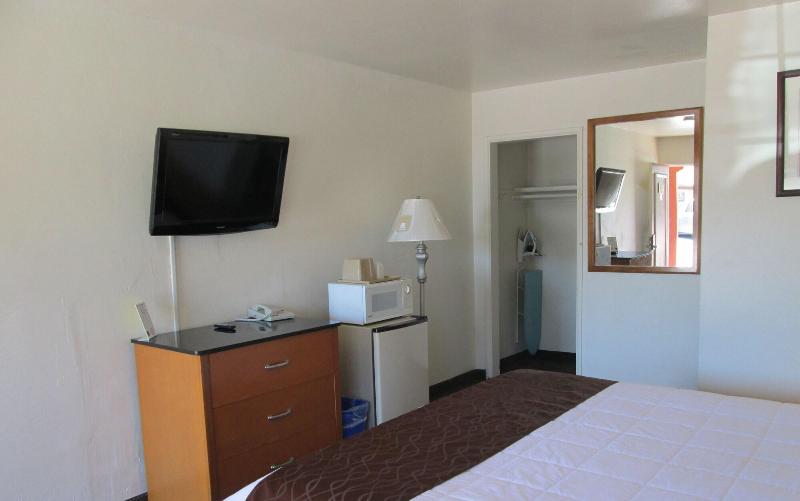 Town And Country Inn image
