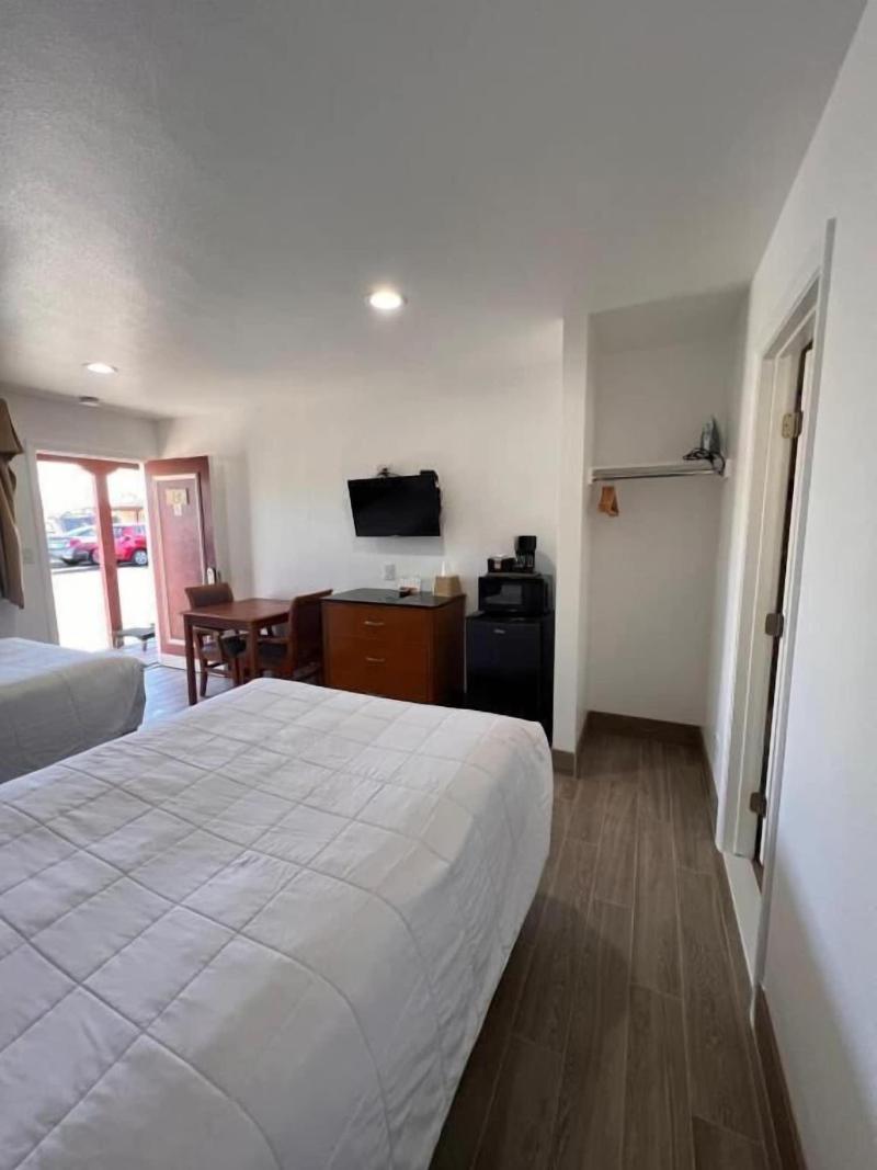 Town And Country Inn image