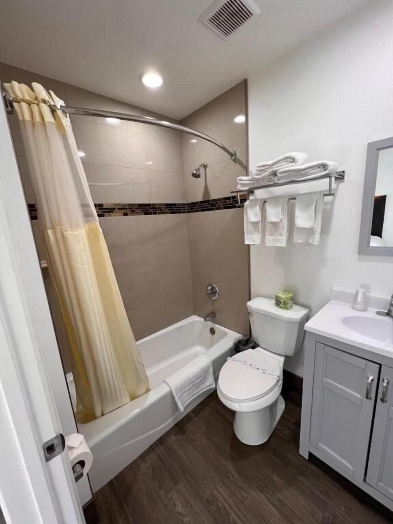 Town And Country Inn image