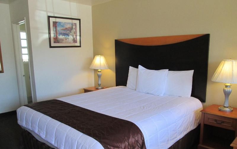 Town And Country Inn image